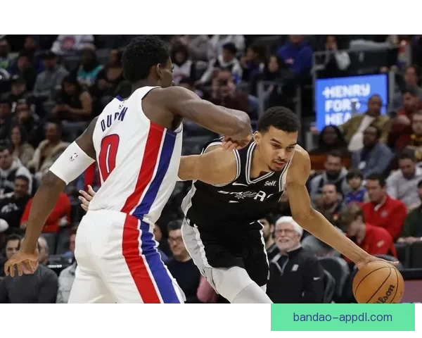 文班亚马统治攻防砍下26分14篮板马刺三人20加狂胜热火迎来六连胜